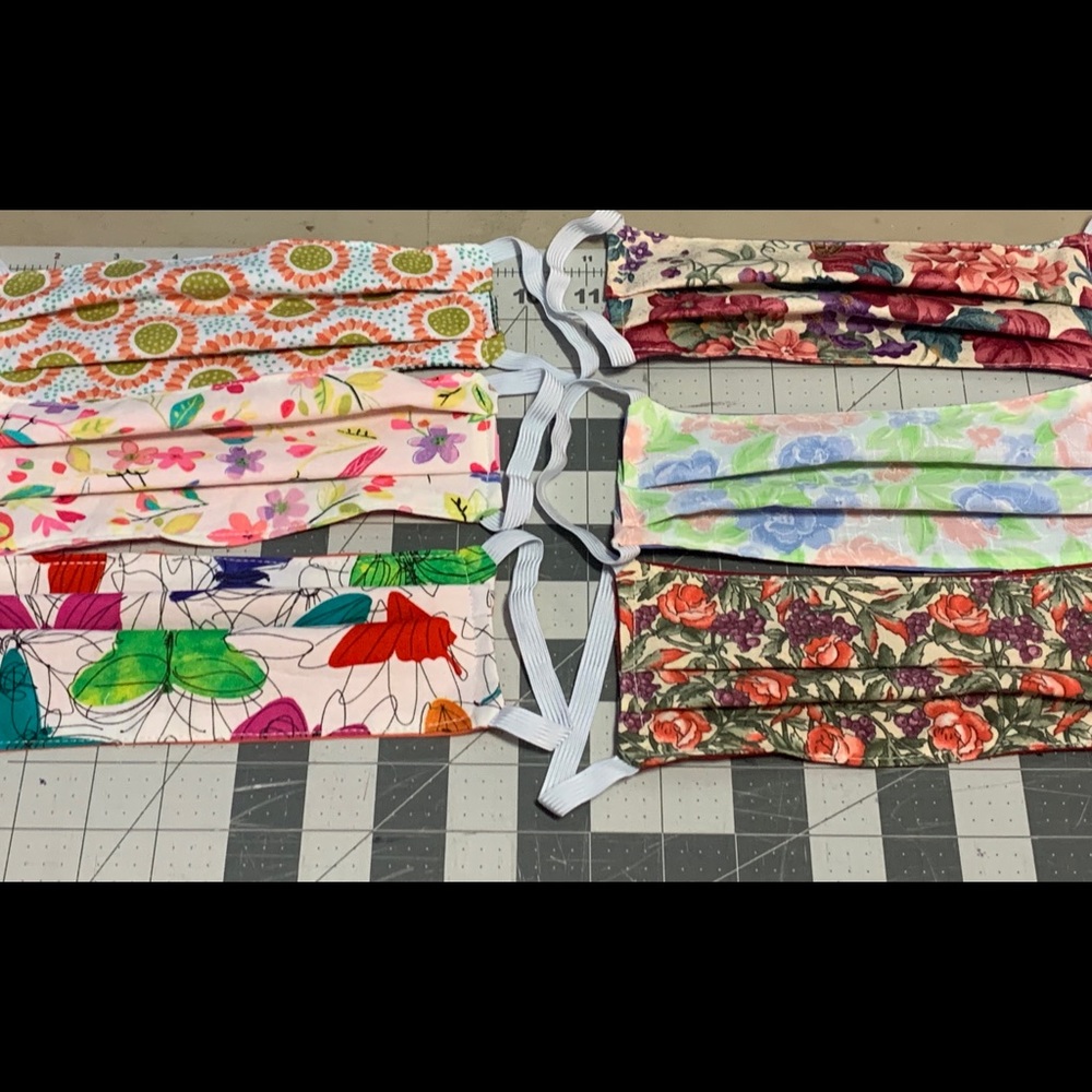 8 Adult Face Masks Cloth Washable Reversible - Picture 2 of 4